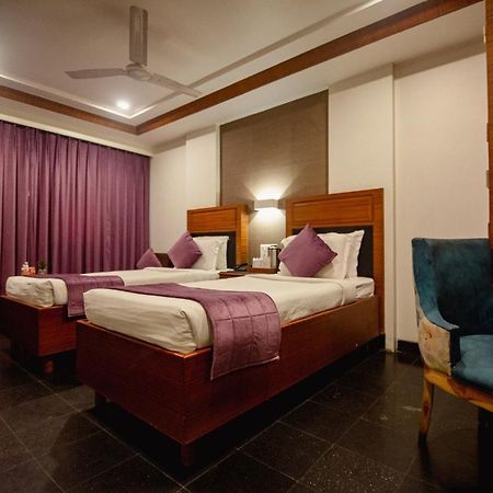 Hotel Punjab Palace Rāipur Kültér fotó