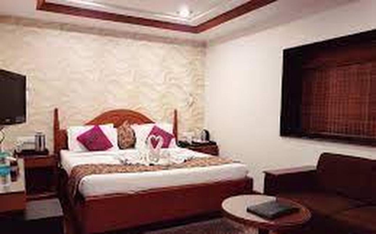 Hotel Punjab Palace Rāipur Kültér fotó