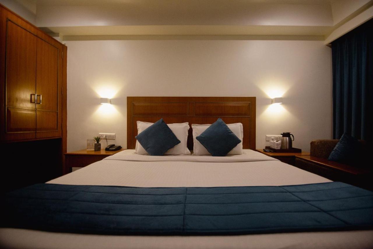 Hotel Punjab Palace Rāipur Kültér fotó