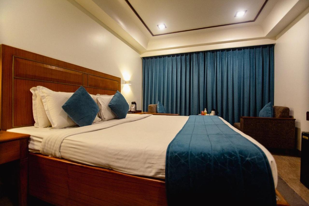 Hotel Punjab Palace Rāipur Kültér fotó