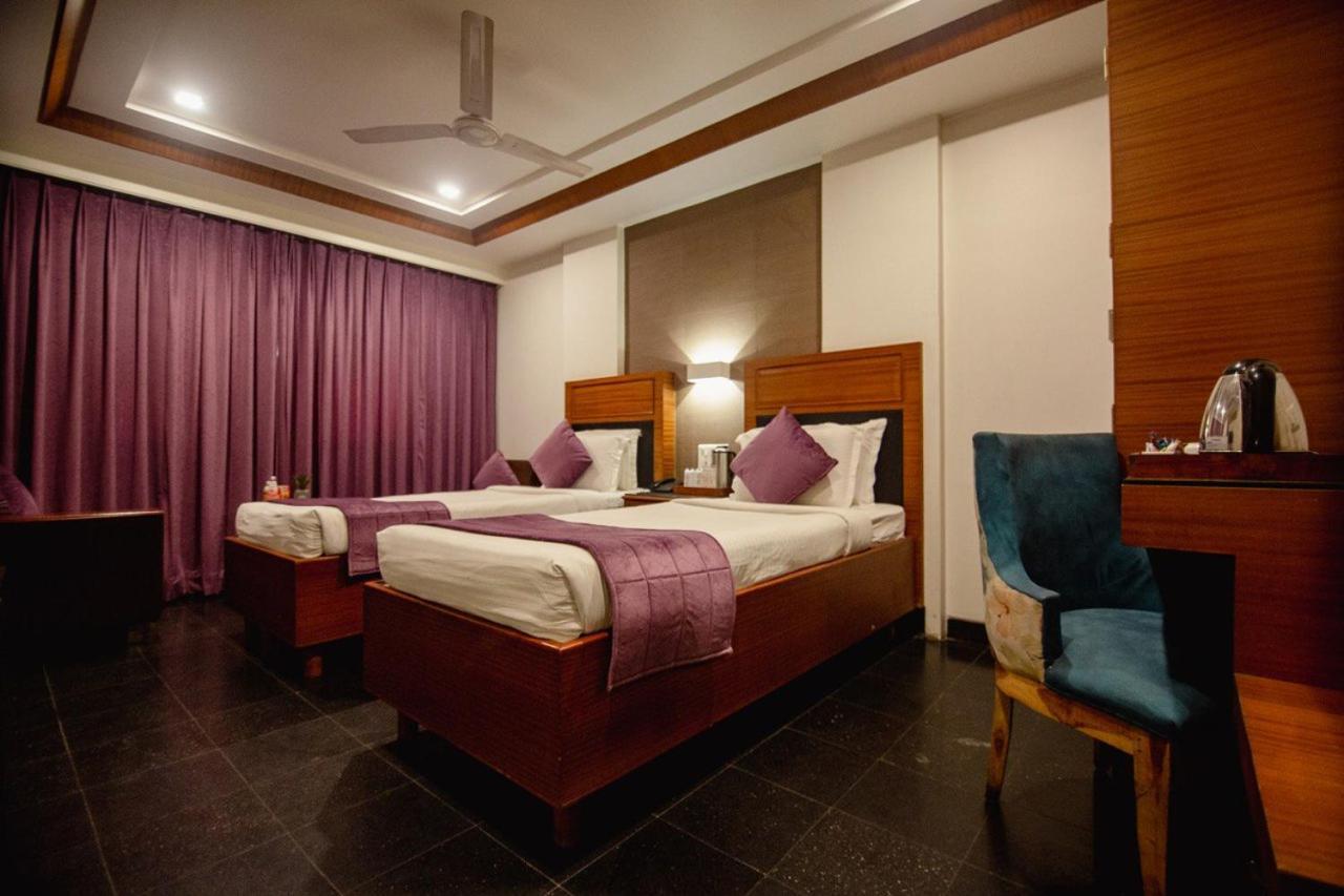 Hotel Punjab Palace Rāipur Kültér fotó