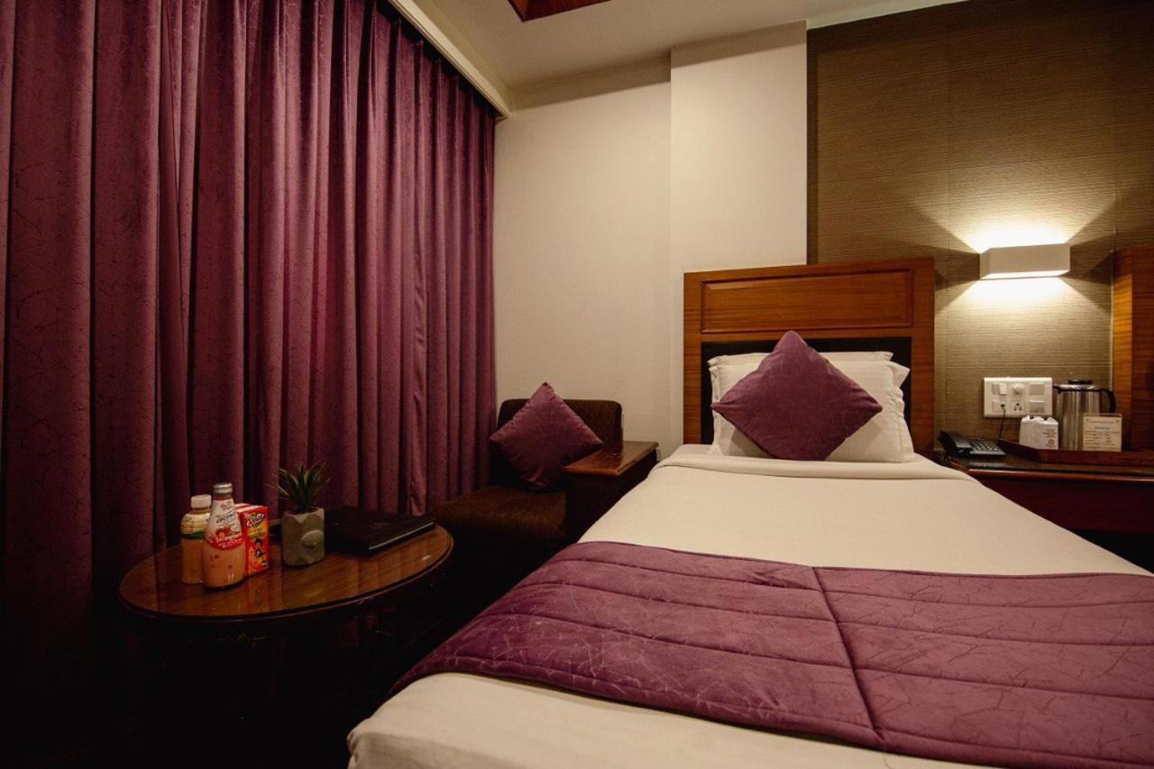 Hotel Punjab Palace Rāipur Kültér fotó